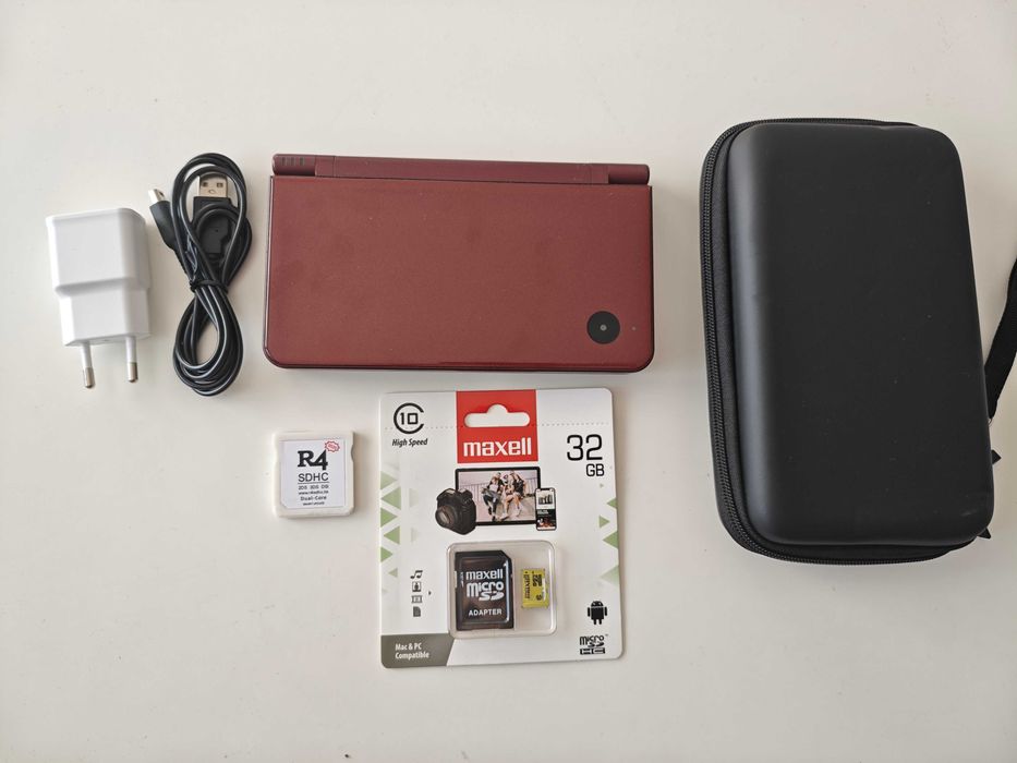 Nintendo DSi XL - качени много игри