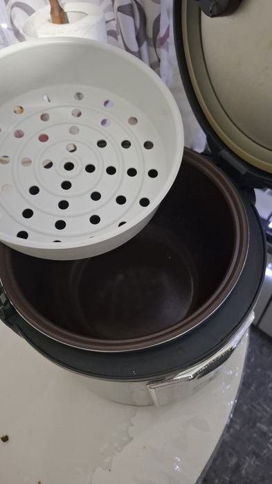 Мультиварка REDMOND