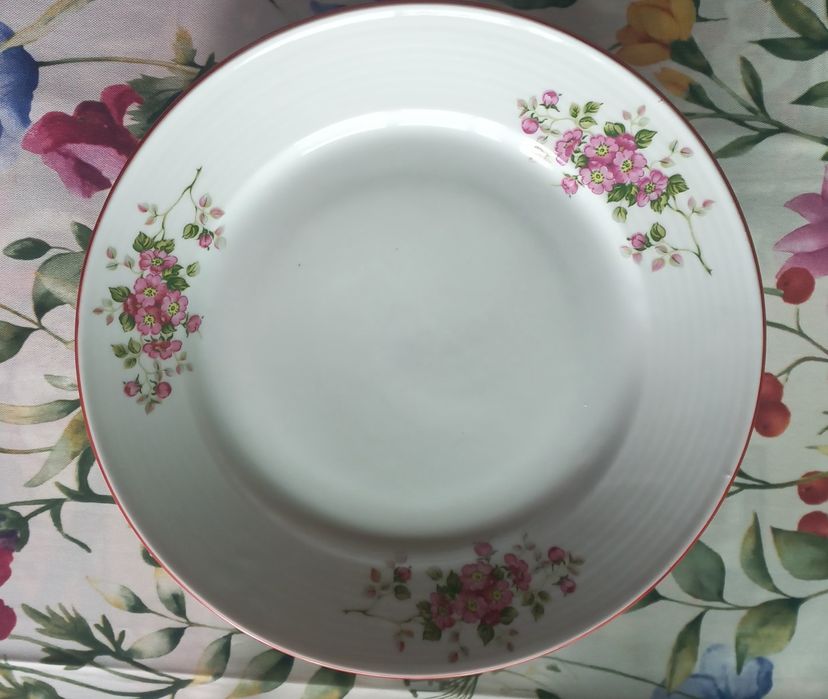 Български порцеланови чинии