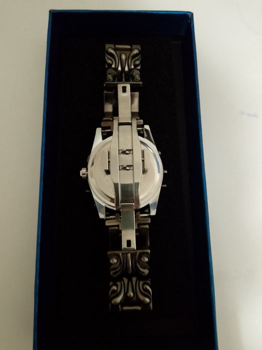 Часы Alabaster Watch