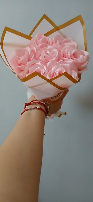 Букет от сатенени рози