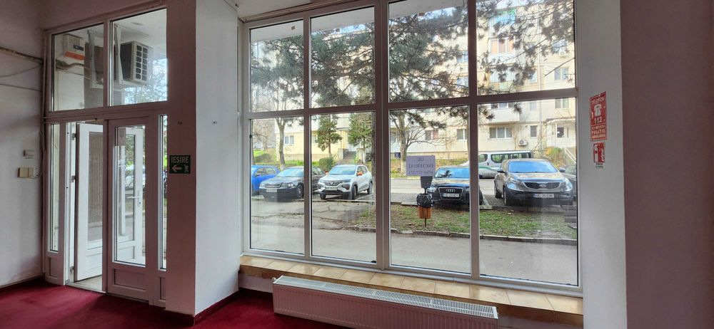 Spațiu comercial luminos, complet echipat, 65 mp – vad excelent