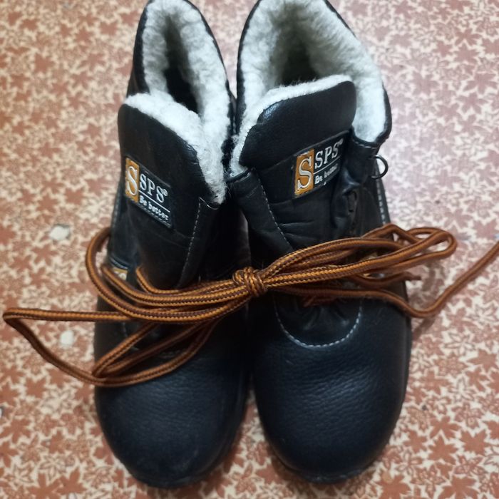 Продам спецобувь зимние 41 ; 42