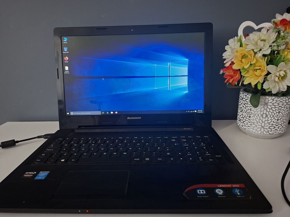 Laptop Lenovo 15 inch ecran  G50  intel i5. 4gb ram.  Hdd 1 terra  video Amd 4 gb