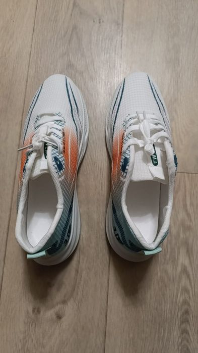 Кроссовки для зала