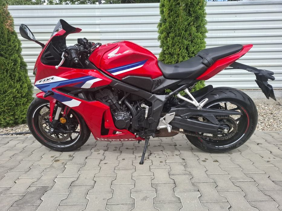 Moto M Parts Ploiesti Srl vinde Honda Cbr 650 R model 2024 E-Clutch limitata permis A2