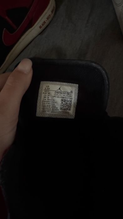 Jordan 1Mid Black+Red