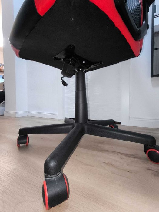 Vând scaun pentru gaming