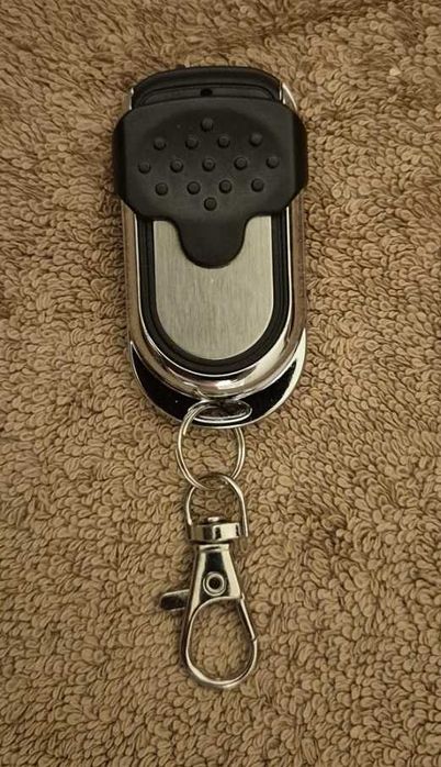 Обучаемо дистанционно за гаражи и бариери с фиксиран код на 433.92 Mhz