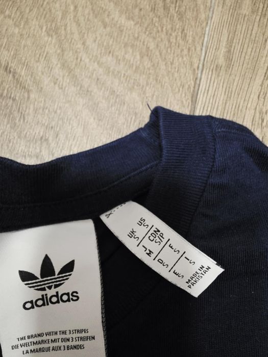 Tricou Adidas mărimea S stare foarte bună culoare bleumarin