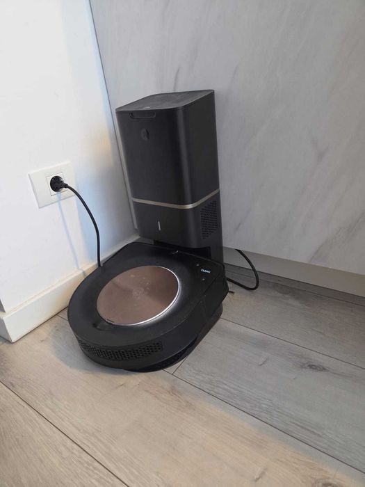 Aspirator robot inteligent Roomba S9+ cu golire automata