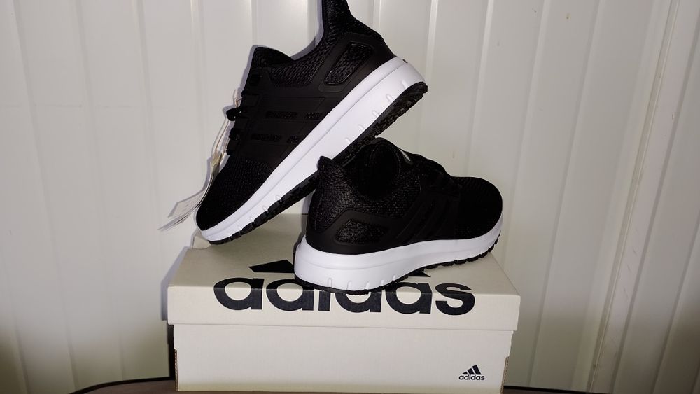 Маратонки Адидас Само пробвани с кутия 42 номер