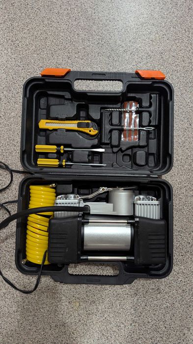 Автомобильный компрессор, 2х поршневой в чемодане