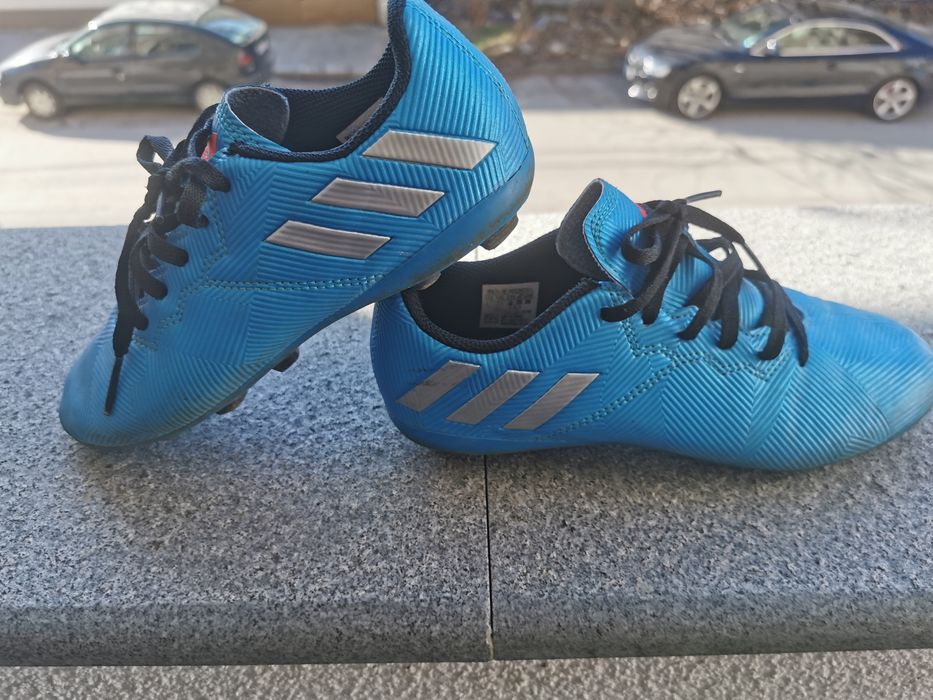 Футболни бутонки