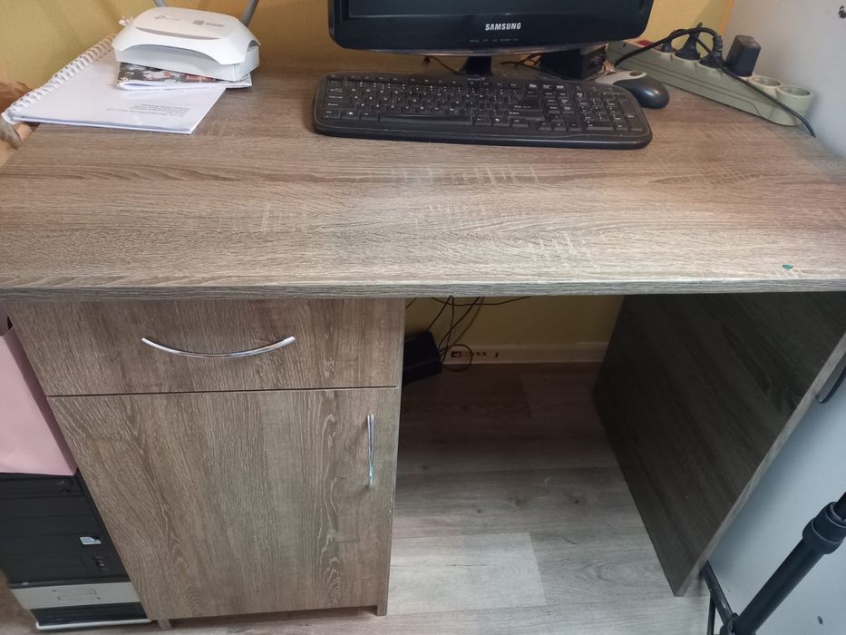 Компьютерный стол продам