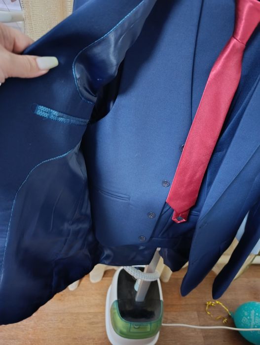 Продам костюм тройка