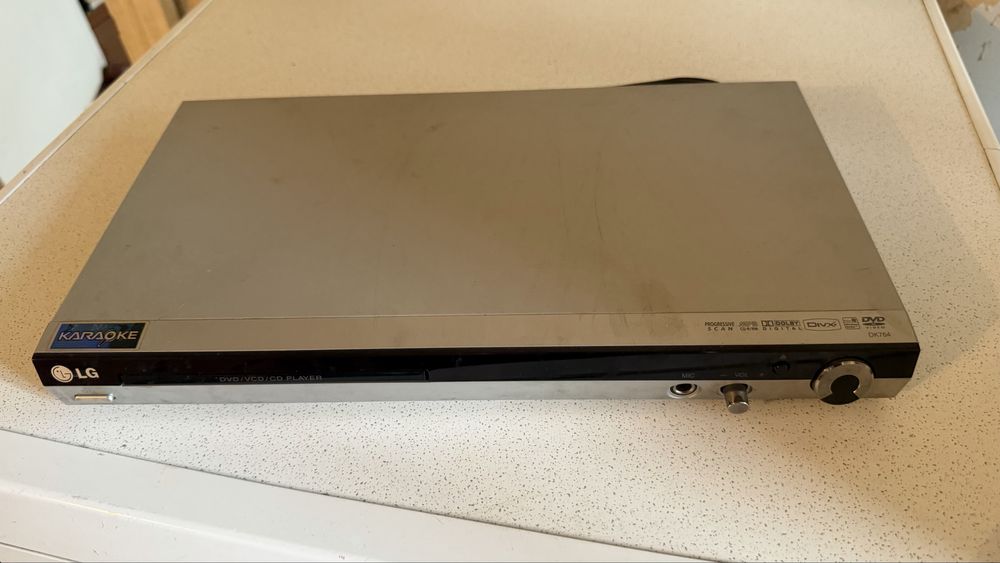 Видеопроигрыватель LG DK764