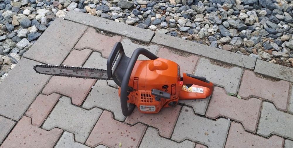 Vând drujba husqvarna 440