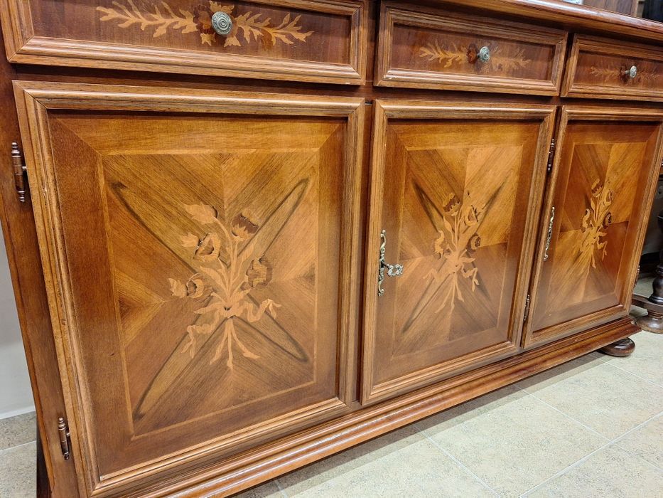 Луксозен комод, скрин, шкаф с богата Интарзия