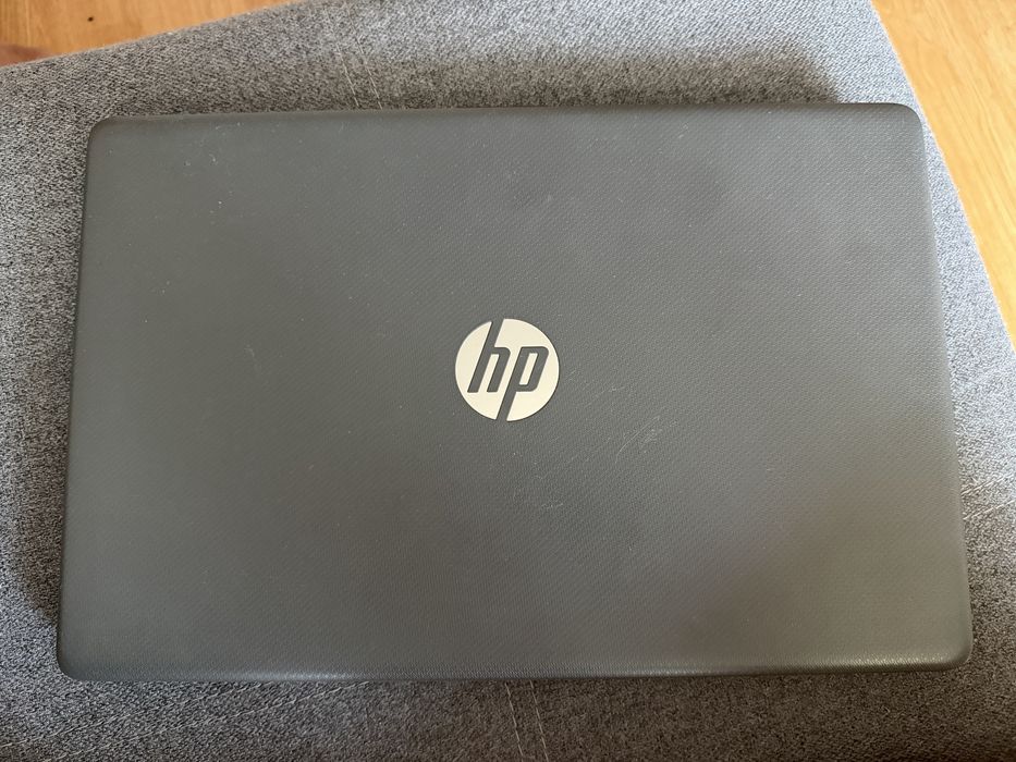 Laptop HP Ryzen 5 3500u