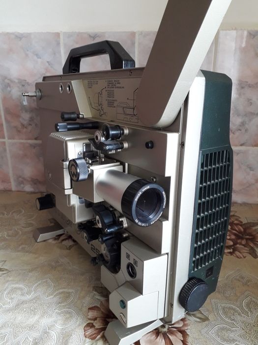 Proiector de film 16 mm
