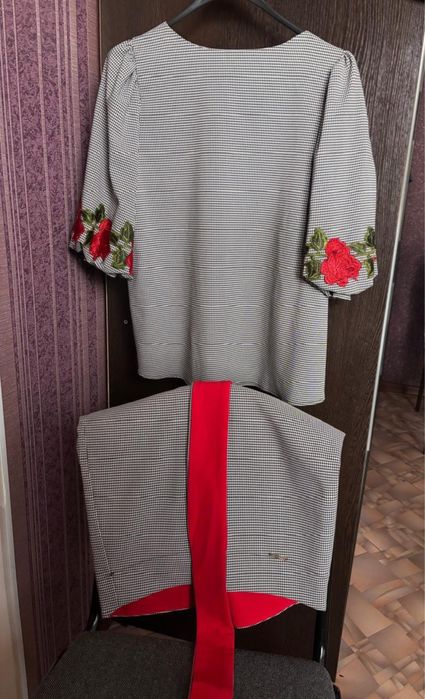 Продам двойку, одевали всего 2 раза