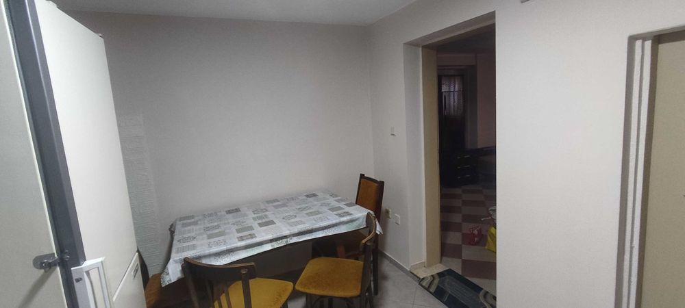 Дава се под наем Етаж от къща в Варна, Цветен квартал - 45 кв.м за 348.84 € - Снимка #3