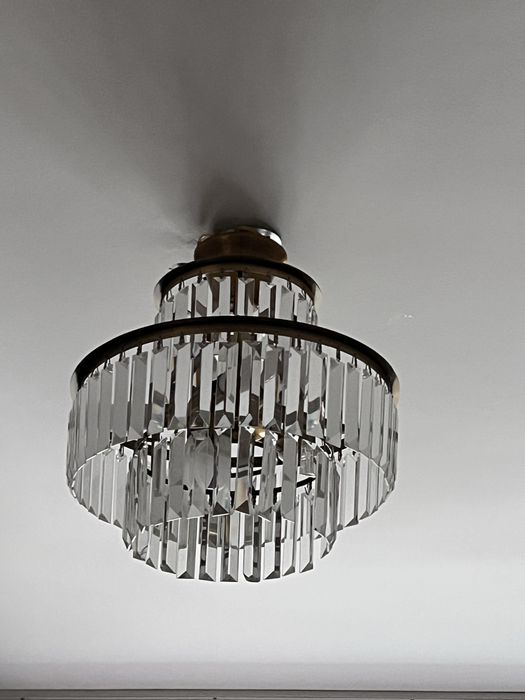 Продам люстру в хорошом состоянии