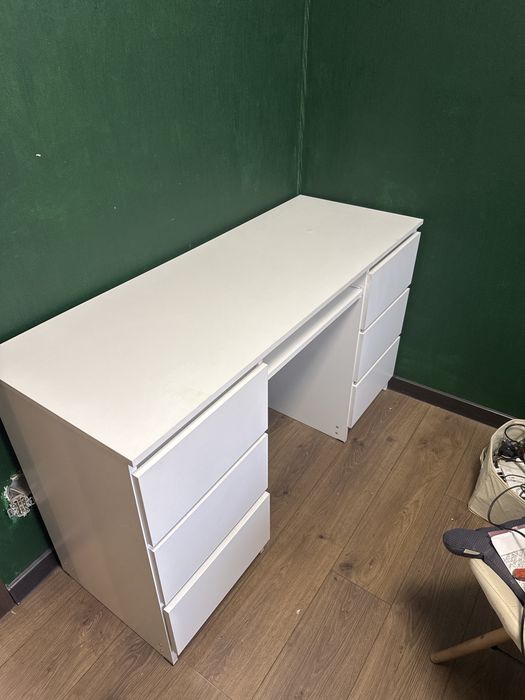 Компьютерный стол в отличном состоянии район рынка