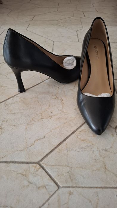 Дамски кожени обувки на ток