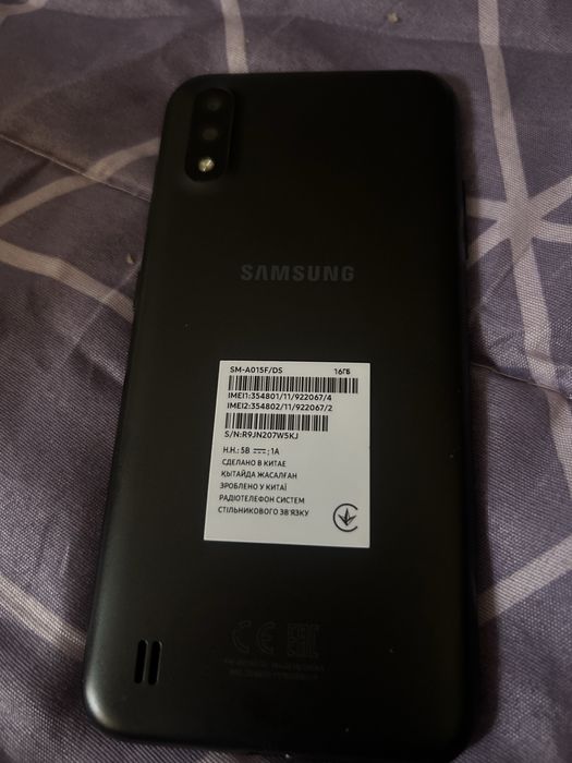 Продам Самсунг А01  16 гб