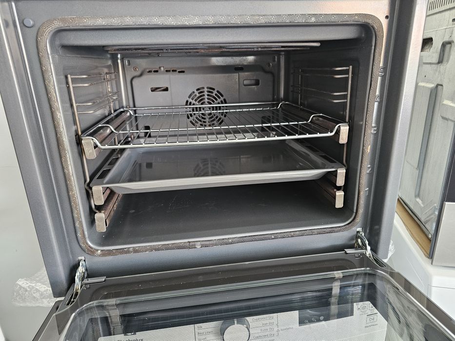 Фурна за вграждане с керамичен плот  SIEMENS