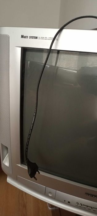 Продавам телевизор Senpo (Китай) 21 инча, всичко работи.