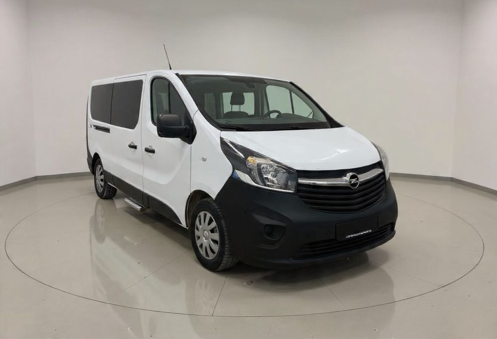 Inchiriez Opel Vivaro 9 locuri - Bistrita / Cluj / Targu Mures