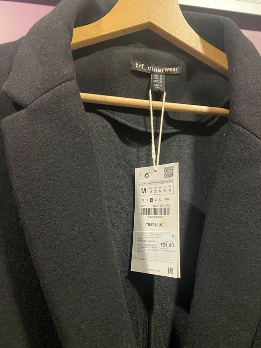 Чисто ново черно късо палто ZARA