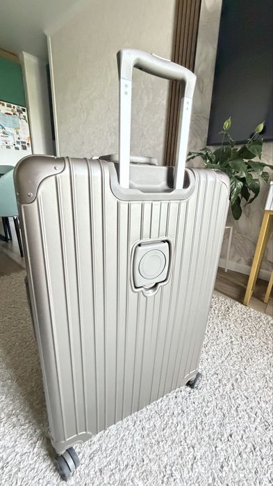 Чемодан дорожный