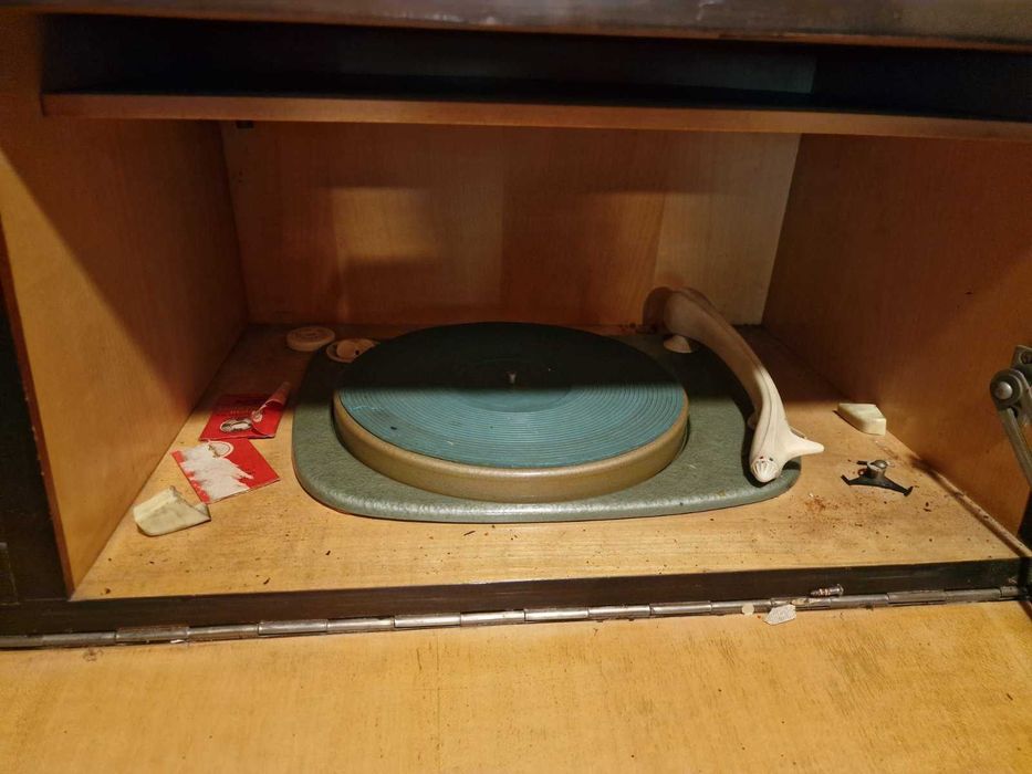 РЕТРО Музикален шкаф „ХАРМОНИЯ“, радио-грамофон ЕЛПРОМ 100 лв.