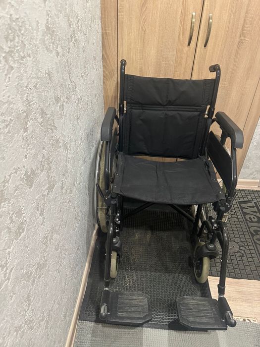 Продам инвалидную коляску