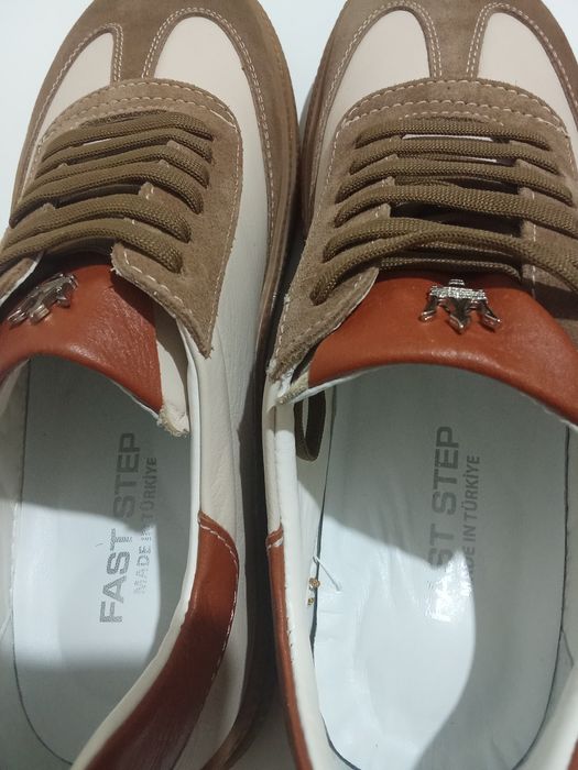 Женские кроссовки