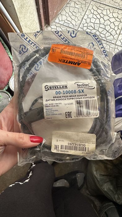 Продам задние колодки с датчиками!