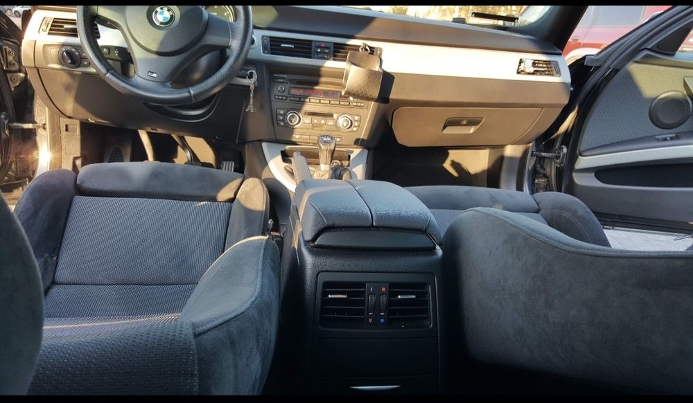 BMW E90  320d- 2008 -DIESEL - NEGRU - 5 UȘI - MOTORIZARE 2.0 - STARE BUNĂ