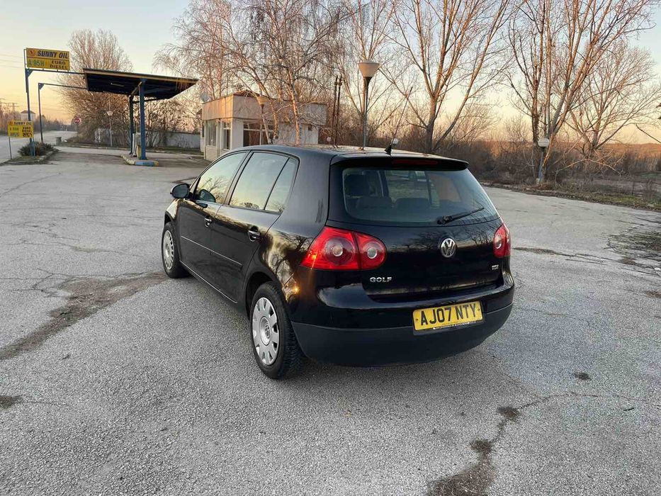 Продавам голф 5 1.9 105кс на части