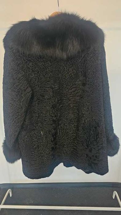 Haina din blana naturala de vulpe neagra