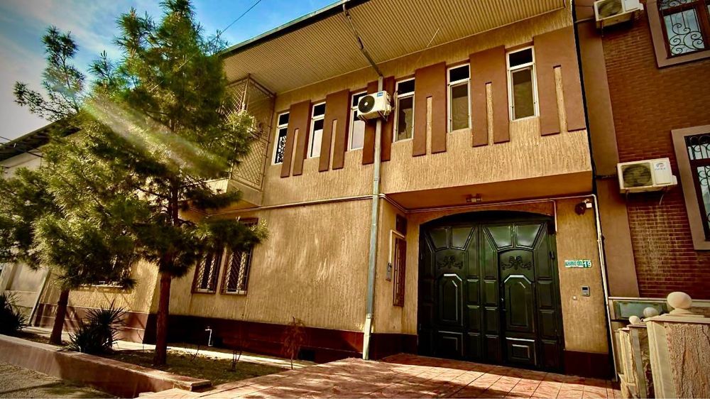 Продаётся болшой дом в центре бухары на рубловки