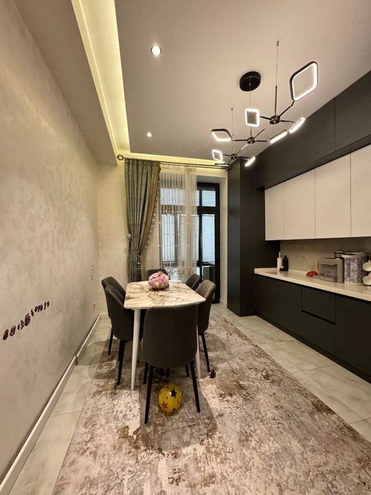 трёхкомнатная квартира в комплексе Abu Dabi район Шайхан;метро Беруний