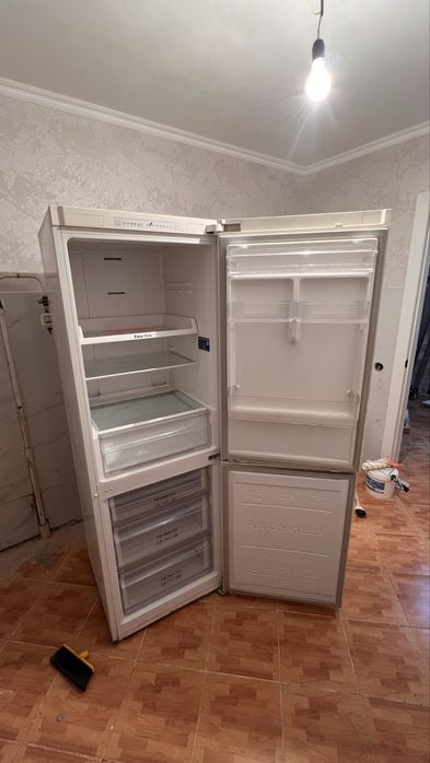 Холодильник SAMSUNG