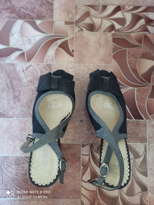 Босоножки на каблуке.