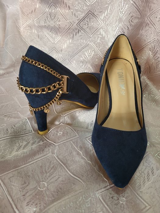 Pantofi stileto eleganți