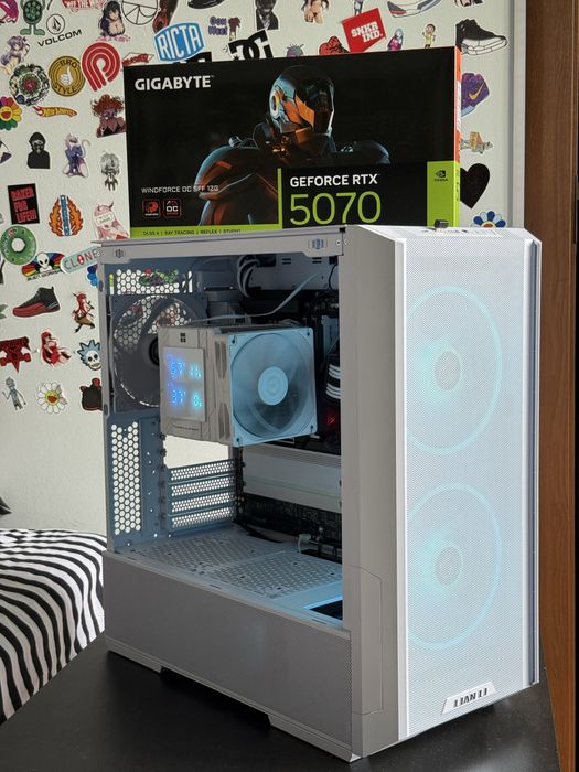 PC Gaming RGB RTX 5070 R7 9700x 32gb