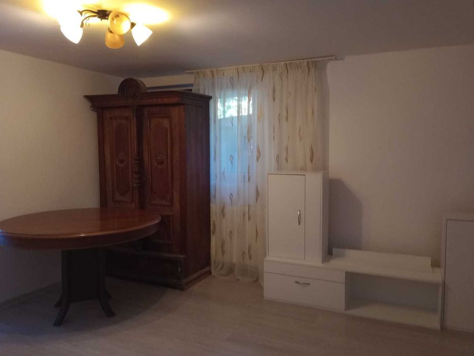 Inchiriez casa 6 camere in cartierul Gara Veche Piatra Neamt